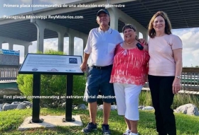 Primera-placa-conmemorativa-de-una-abduccion.jpg