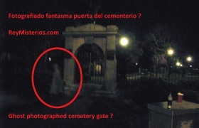 fantasma-puerta-del-cementerio.jpg