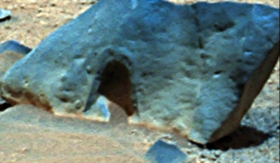 Puerta-encontrada-en-el-Planeta-Marte-cerca-de-la-piramide.jpg