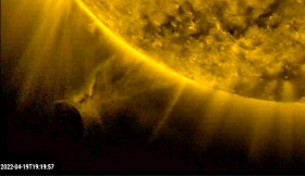 Enorme-Esfera-OVNI-Succionando-energia-De-Nuestro-Sol.jpg