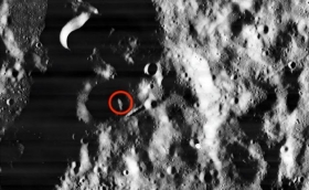 Un-monolito-de-5-kilometros-encontrado-en-la-Luna.jpg